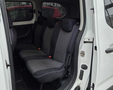 Білий Пежо Rifter, об'ємом двигуна 1.6 л та пробігом 170 тис. км за 13700 $, фото 5 на Automoto.ua