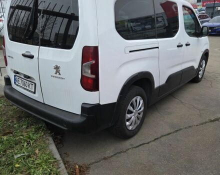 Білий Пежо Rifter, об'ємом двигуна 1.6 л та пробігом 170 тис. км за 13700 $, фото 2 на Automoto.ua