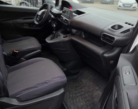 Білий Пежо Rifter, об'ємом двигуна 1.6 л та пробігом 170 тис. км за 13700 $, фото 6 на Automoto.ua