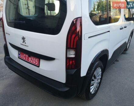 Білий Пежо Rifter, об'ємом двигуна 1.5 л та пробігом 203 тис. км за 14099 $, фото 15 на Automoto.ua