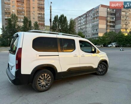 Белый Пежо Rifter, объемом двигателя 1.56 л и пробегом 160 тыс. км за 16500 $, фото 4 на Automoto.ua