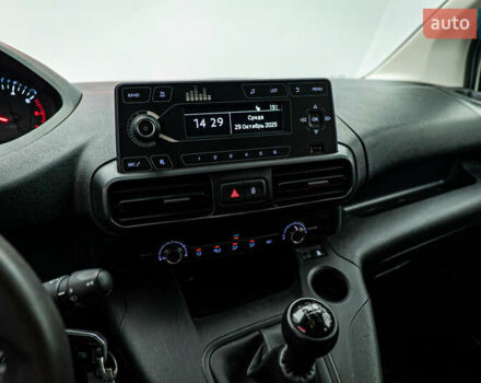 Белый Пежо Rifter, объемом двигателя 1.6 л и пробегом 189 тыс. км за 14014 $, фото 10 на Automoto.ua