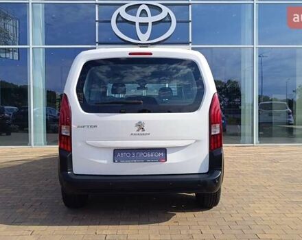 Білий Пежо Rifter, об'ємом двигуна 1.56 л та пробігом 107 тис. км за 15296 $, фото 3 на Automoto.ua