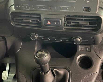 Білий Пежо Rifter, об'ємом двигуна 1.6 л та пробігом 142 тис. км за 13498 $, фото 7 на Automoto.ua