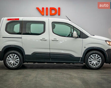 Білий Пежо Rifter, об'ємом двигуна 1.6 л та пробігом 203 тис. км за 13981 $, фото 3 на Automoto.ua