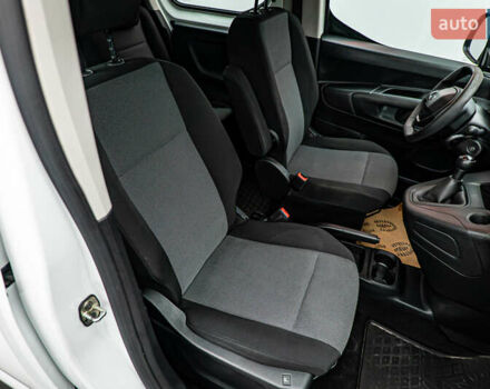 Белый Пежо Rifter, объемом двигателя 1.6 л и пробегом 189 тыс. км за 14014 $, фото 11 на Automoto.ua