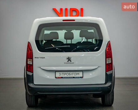 Білий Пежо Rifter, об'ємом двигуна 1.6 л та пробігом 203 тис. км за 13981 $, фото 5 на Automoto.ua