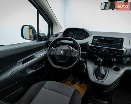 Белый Пежо Rifter, объемом двигателя 1.6 л и пробегом 149 тыс. км за 16148 $, фото 9 на Automoto.ua