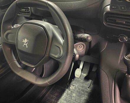 Білий Пежо Rifter, об'ємом двигуна 1.6 л та пробігом 142 тис. км за 13498 $, фото 6 на Automoto.ua