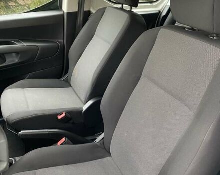 Белый Пежо Rifter, объемом двигателя 1.5 л и пробегом 256 тыс. км за 14900 $, фото 31 на Automoto.ua