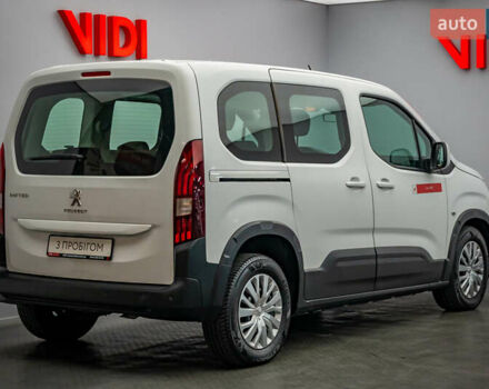 Белый Пежо Rifter, объемом двигателя 1.6 л и пробегом 189 тыс. км за 14014 $, фото 1 на Automoto.ua