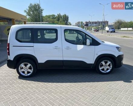 Белый Пежо Rifter, объемом двигателя 1.5 л и пробегом 206 тыс. км за 15500 $, фото 3 на Automoto.ua