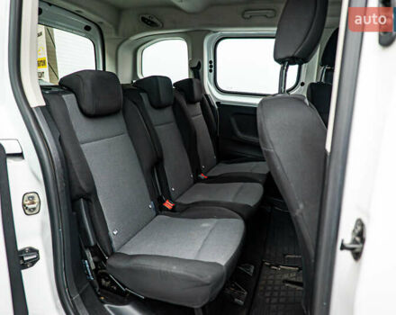 Белый Пежо Rifter, объемом двигателя 1.6 л и пробегом 189 тыс. км за 14014 $, фото 12 на Automoto.ua