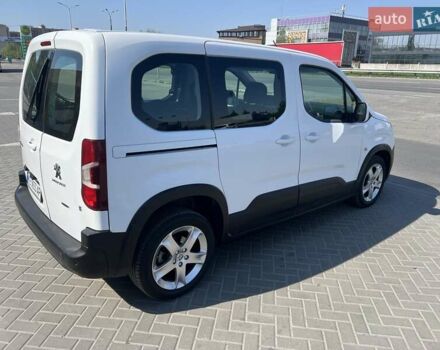 Белый Пежо Rifter, объемом двигателя 1.5 л и пробегом 206 тыс. км за 15500 $, фото 4 на Automoto.ua