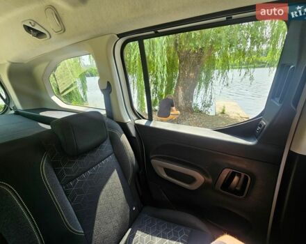 Білий Пежо Rifter, об'ємом двигуна 1.56 л та пробігом 56 тис. км за 17500 $, фото 17 на Automoto.ua