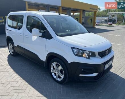 Белый Пежо Rifter, объемом двигателя 1.5 л и пробегом 206 тыс. км за 15500 $, фото 2 на Automoto.ua