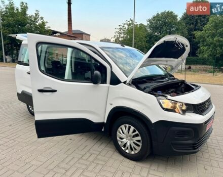 Білий Пежо Rifter, об'ємом двигуна 1.5 л та пробігом 159 тис. км за 14950 $, фото 42 на Automoto.ua