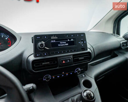 Белый Пежо Rifter, объемом двигателя 1.6 л и пробегом 149 тыс. км за 16148 $, фото 14 на Automoto.ua