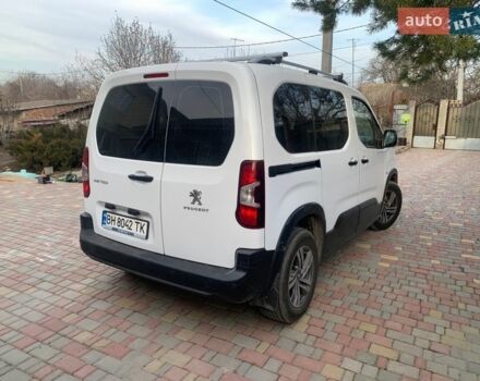 Белый Пежо Rifter, объемом двигателя 1.56 л и пробегом 60 тыс. км за 18000 $, фото 4 на Automoto.ua