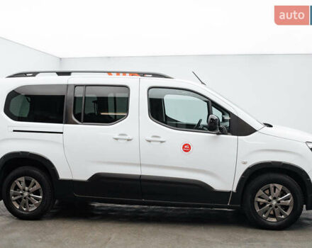 Білий Пежо Rifter, об'ємом двигуна 1.5 л та пробігом 48 тис. км за 28322 $, фото 13 на Automoto.ua