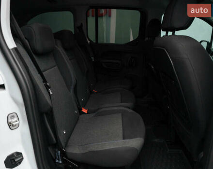 Белый Пежо Rifter, объемом двигателя 1.5 л и пробегом 34 тыс. км за 25835 $, фото 12 на Automoto.ua