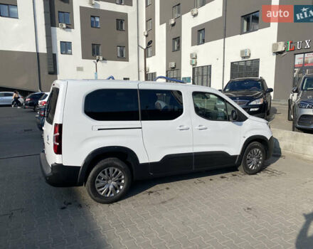 Білий Пежо Rifter, об'ємом двигуна 1.5 л та пробігом 15 тис. км за 25000 $, фото 4 на Automoto.ua