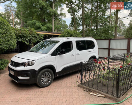 Білий Пежо Rifter, об'ємом двигуна 1.5 л та пробігом 15 тис. км за 25000 $, фото 9 на Automoto.ua
