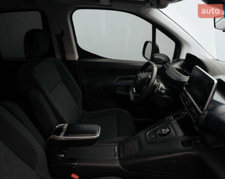 Белый Пежо Rifter, объемом двигателя 1.5 л и пробегом 34 тыс. км за 25835 $, фото 2 на Automoto.ua