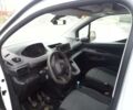 Белый Пежо Rifter, объемом двигателя 1.56 л и пробегом 205 тыс. км за 14000 $, фото 4 на Automoto.ua