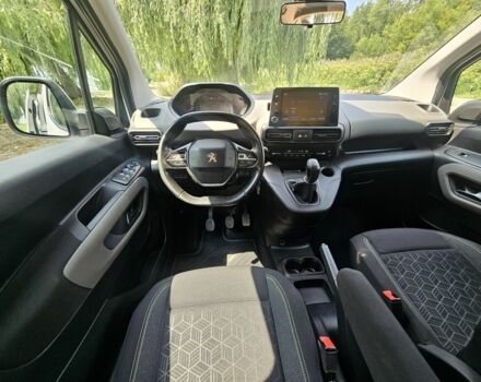 Белый Пежо Rifter, объемом двигателя 1.6 л и пробегом 56 тыс. км за 18012 $, фото 7 на Automoto.ua