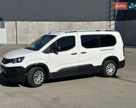 Белый Пежо Rifter, объемом двигателя 1.56 л и пробегом 49 тыс. км за 16100 $, фото 1 на Automoto.ua