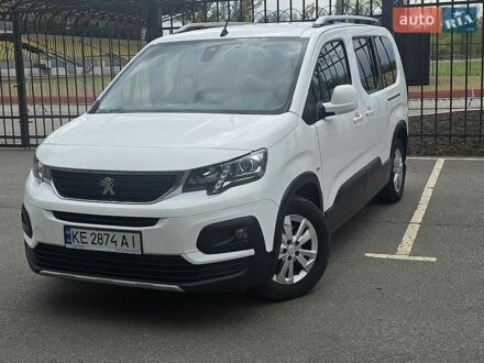 Белый Пежо Rifter, объемом двигателя 1.5 л и пробегом 142 тыс. км за 21500 $, фото 1 на Automoto.ua