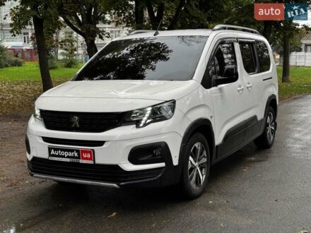 Белый Пежо Rifter, объемом двигателя 1.5 л и пробегом 168 тыс. км за 18940 $, фото 1 на Automoto.ua