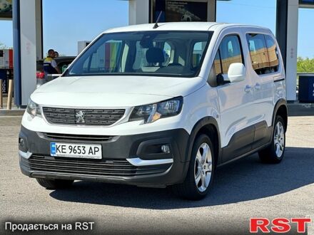 Белый Пежо Rifter, объемом двигателя 1.5 л и пробегом 207 тыс. км за 15499 $, фото 1 на Automoto.ua