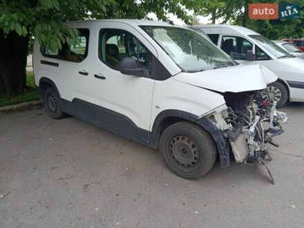 Білий Пежо Rifter, об'ємом двигуна 1.5 л та пробігом 120 тис. км за 13500 $, фото 1 на Automoto.ua