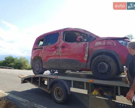 Червоний Пежо Rifter, об'ємом двигуна 1.56 л та пробігом 56 тис. км за 199 $, фото 2 на Automoto.ua