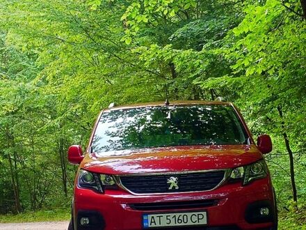Красный Пежо Rifter, объемом двигателя 1.6 л и пробегом 56 тыс. км за 6700 $, фото 1 на Automoto.ua