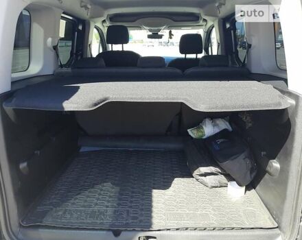 Серый Пежо Rifter, объемом двигателя 1.6 л и пробегом 76 тыс. км за 18999 $, фото 11 на Automoto.ua