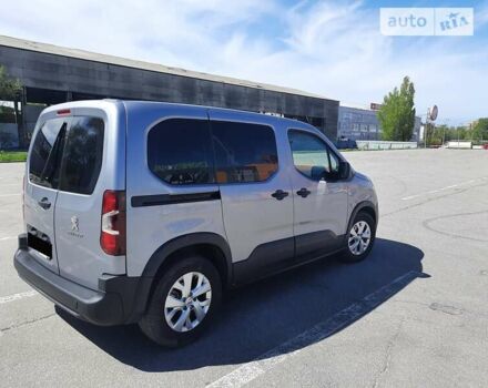 Серый Пежо Rifter, объемом двигателя 1.6 л и пробегом 76 тыс. км за 18999 $, фото 4 на Automoto.ua