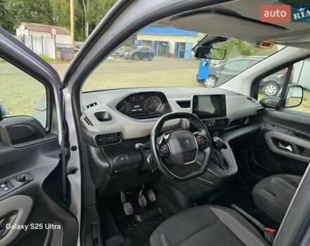 Сірий Пежо Rifter, об'ємом двигуна 1.5 л та пробігом 195 тис. км за 14500 $, фото 22 на Automoto.ua
