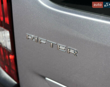 Серый Пежо Rifter, объемом двигателя 1.5 л и пробегом 160 тыс. км за 16400 $, фото 11 на Automoto.ua
