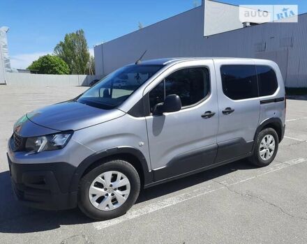 Серый Пежо Rifter, объемом двигателя 1.6 л и пробегом 76 тыс. км за 18999 $, фото 1 на Automoto.ua