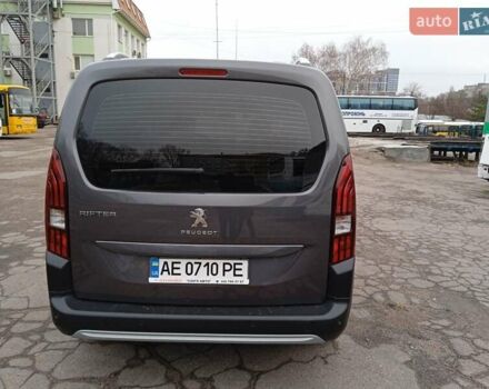 Серый Пежо Rifter, объемом двигателя 1.56 л и пробегом 97 тыс. км за 19900 $, фото 5 на Automoto.ua