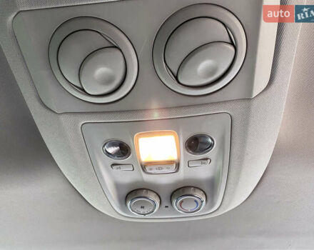 Сірий Пежо Traveller, об'ємом двигуна 2 л та пробігом 270 тис. км за 21700 $, фото 10 на Automoto.ua