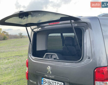 Сірий Пежо Traveller, об'ємом двигуна 2 л та пробігом 184 тис. км за 30200 $, фото 5 на Automoto.ua
