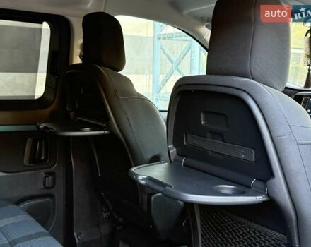 Сірий Пежо Traveller, об'ємом двигуна 2 л та пробігом 149 тис. км за 27900 $, фото 30 на Automoto.ua