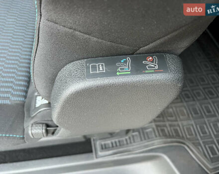 Серый Пежо Traveller, объемом двигателя 2 л и пробегом 75 тыс. км за 34500 $, фото 20 на Automoto.ua