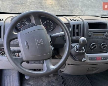Красный Пежо Boxer, объемом двигателя 2.2 л и пробегом 400 тыс. км за 4800 $, фото 6 на Automoto.ua
