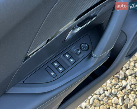 Белый Пежо e-2008, объемом двигателя 0 л и пробегом 122 тыс. км за 16850 $, фото 15 на Automoto.ua