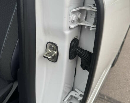 Білий Пежо e-2008, об'ємом двигуна 0 л та пробігом 142 тис. км за 16999 $, фото 25 на Automoto.ua